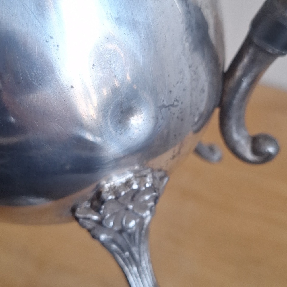Polished Vintage Leonard Silver Plate Coffee Pot - Ornate Footed Style - Picture 14 of 16